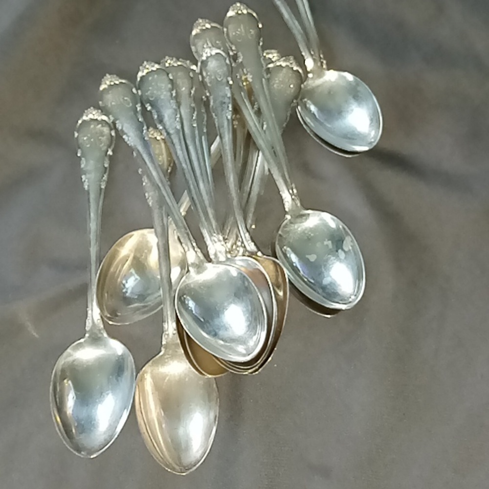 Silver spoons lunt One Spoon Strealing